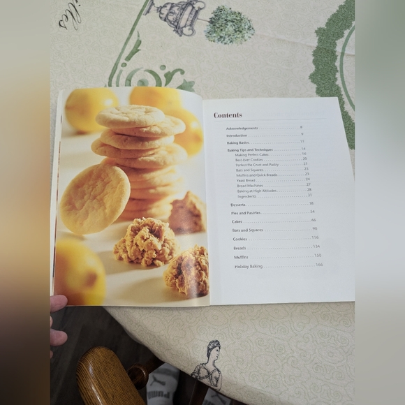 Robin Hood Baking Festival cookbook.  EUC. 11x 8 inches. 192 pages. - Picture 3 of 5